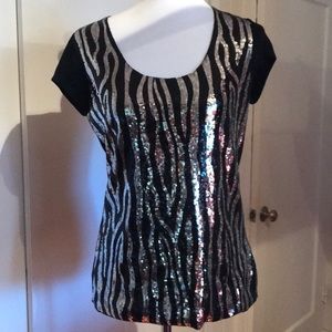 Tshirt with a lot of pop sequence